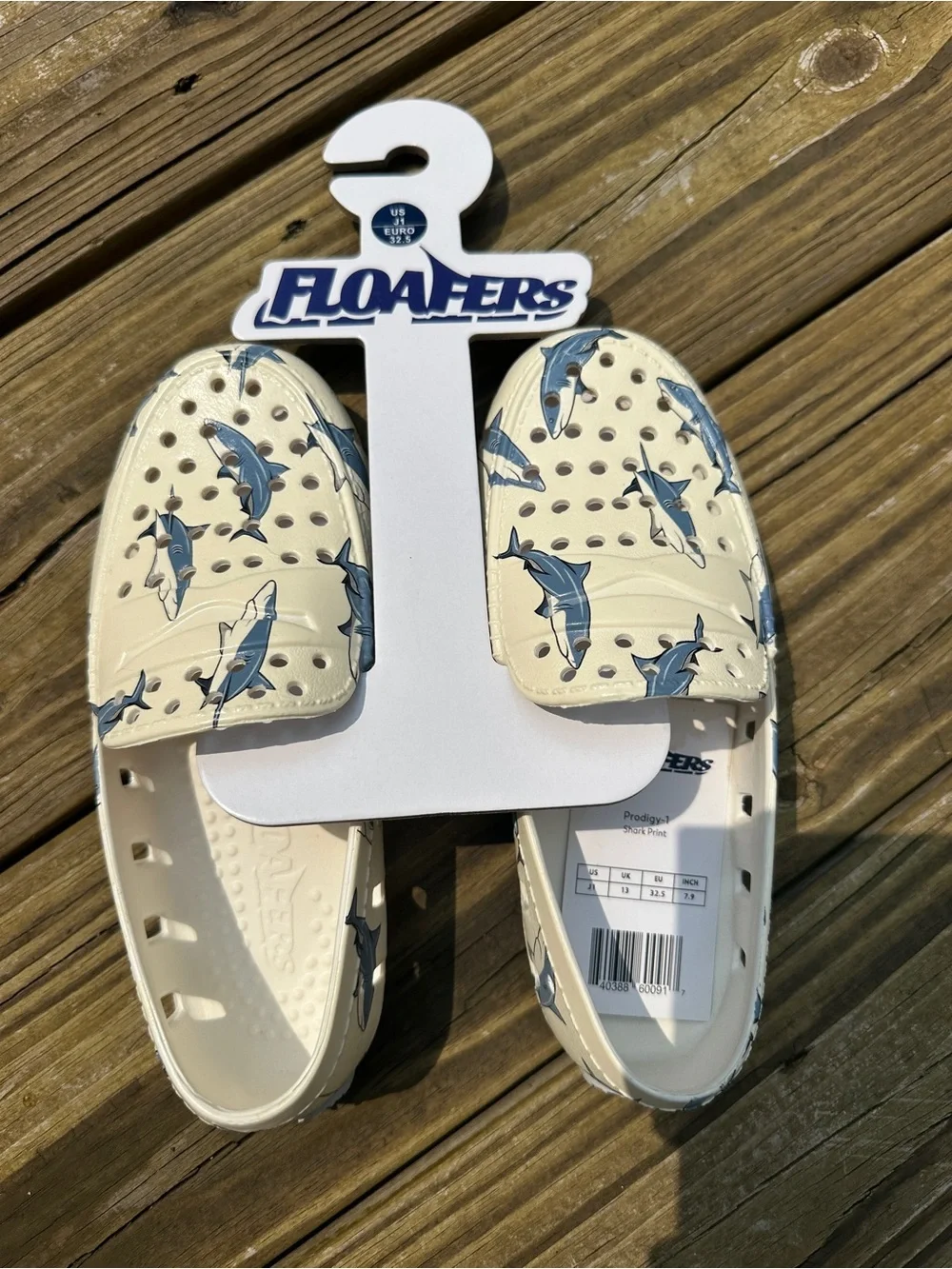 Floafers NEW Kids Slip-on Water Driving Loafer, Shark Print, Size 1 Little Kid